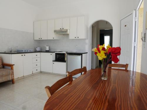 Kozis Hotel Apartments in بوليس