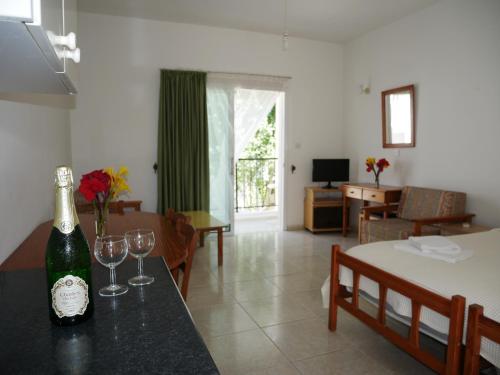 Kozis Hotel Apartments in بوليس