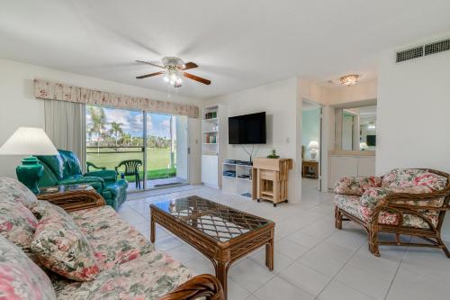 Vista Verde North 2-110, 2 Bedrooms, Pool Access, Hot Tub, Sleeps 6 in Point Brittany, USA