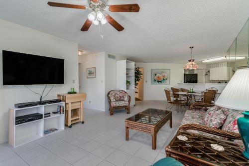 Vista Verde North 2-110 2 Bedrooms Pool Access Hot Tub Sleeps 6 - image 8