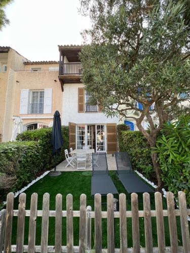 Maison de pêcheur Port-Grimaud + Amarrage bateau 11 x 4,5 M gîte à louer La Foux