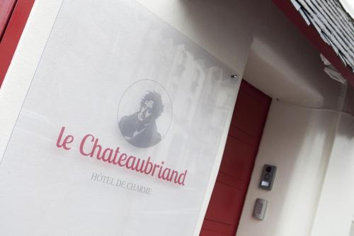 Logis Hotel Chateaubriand - 출입구
