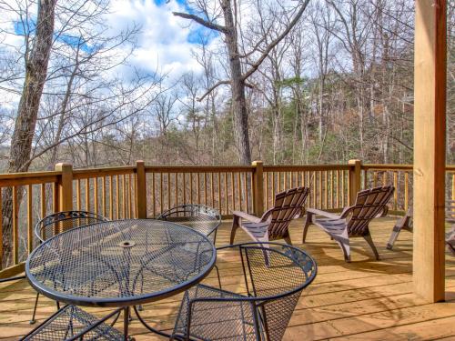 A Dream Tonight 3 Bedroom Hot Tubs Game Room WIFI Sleeps 6 - image 11