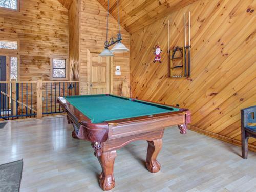 A Dream Tonight 3 Bedroom Hot Tubs Game Room WIFI Sleeps 6 - image 14