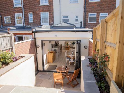 Pass the Keys Townhouse Cowes, Newly Refurbished Garden House gîte à louer River Medina