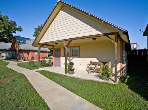 Blanco Riverside Cottages