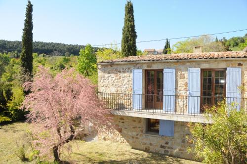 GITE LES GRANDES VIGNES, SUD Ardèche, indépendant et privatisé, piscine chauffée, climatisation, SPA, 11 chambres, 8 salles de bains