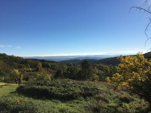 GITE LES GRANDES VIGNES, SUD Ardèche, indépendant et privatisé, piscine chauffée, climatisation, SPA, 11 chambres, 8 salles de bains