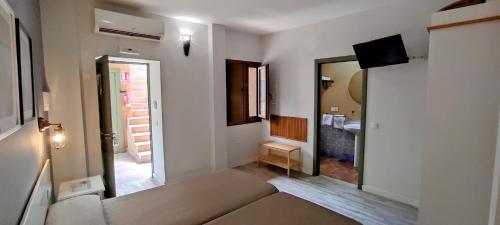 Hotel Patio de las Cruces – Seville, KY