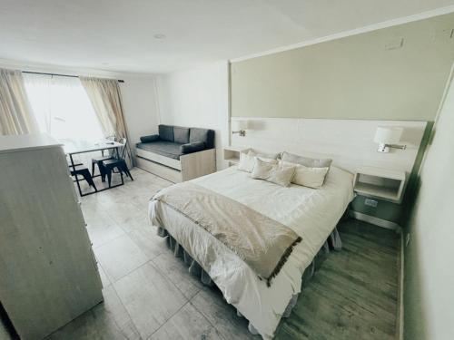 1 queen bed, 1 sofa bed