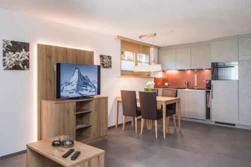 Studio with Mountain View