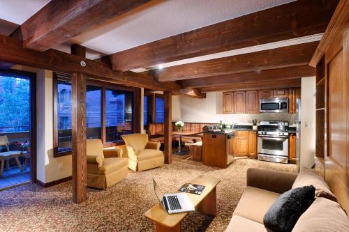 Mountain Chalet Aspen Mountain Chalet Aspen is conveniently located in the popular Aspen area. Offering a variety of facilities and services, the hotel provides all you need for a good nights sleep. Take advantage of the 