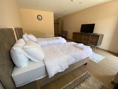 2 twin beds