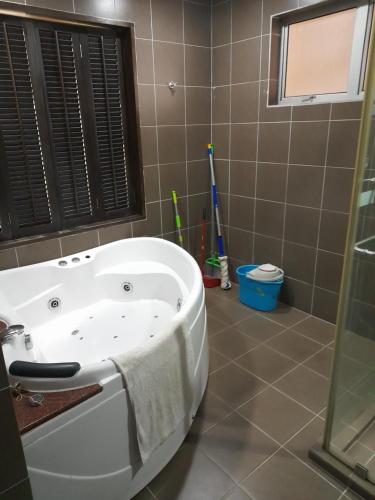 5pax Gold Coast Morib Resort - Banting Sepang KLIA Tanjung Sepat 5pax Gold Coast Morib Resort - Banting Sepang KLIA Tanjung Sepat