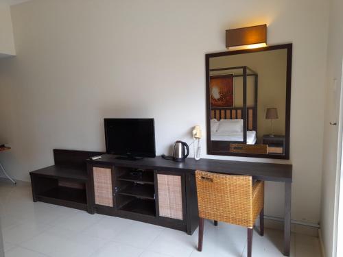 5pax Gold Coast Morib Resort - Banting Sepang KLIA Tanjung Sepat 5pax Gold Coast Morib Resort - Banting Sepang KLIA Tanjung Sepat