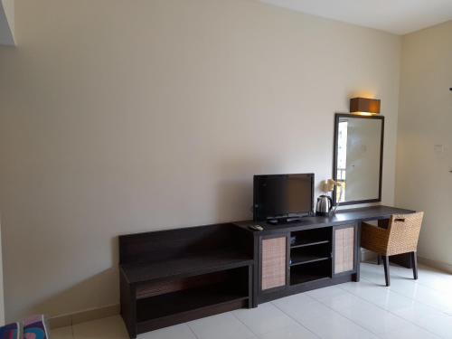 5pax Gold Coast Morib Resort - Banting Sepang KLIA Tanjung Sepat 5pax Gold Coast Morib Resort - Banting Sepang KLIA Tanjung Sepat