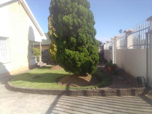 Exterior view, Recoupe in Sunnyridge