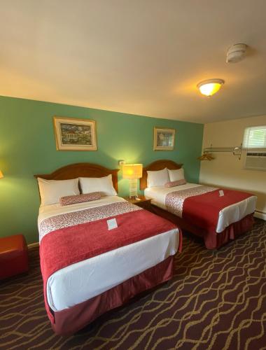 Cozy Corner Motel in Williamstown, USA