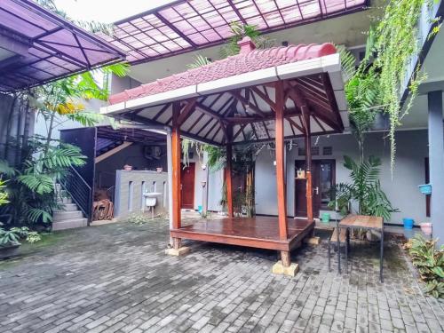 Kartini Guest House near Alun Alun Probolinggo in Probolinggo