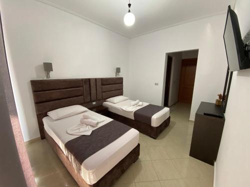 Hotel Fron – Saranda, OR