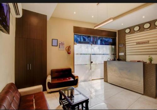 Hotel Emerald Near International Airport Mumbai