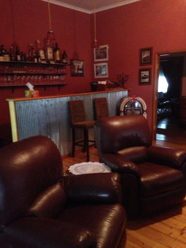 Pub/Lounge, Butlers Guesthouse in Birregurra