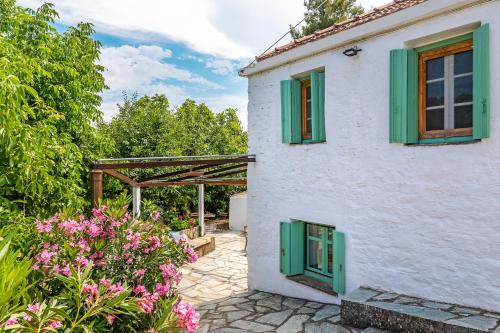  La Belle Merle in Panormos Skopelos