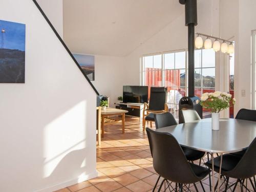 Three-Bedroom Holiday home in Hvide Sande 2