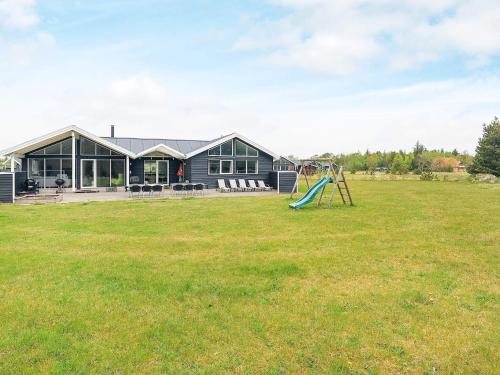  Seven-Bedroom Holiday home in Ålbæk, Pension in Ålbæk