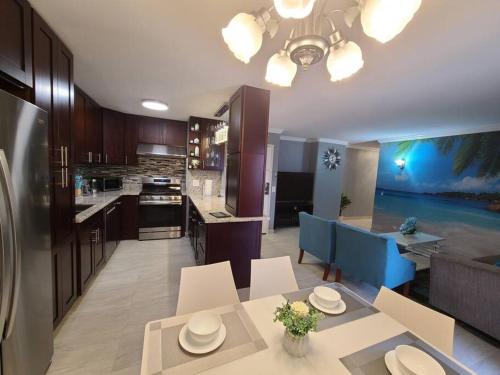 Lovely Condo 2 Bedrooms, 2 bathrooms, free 1 Parking at Waikiki Beach thumb 4