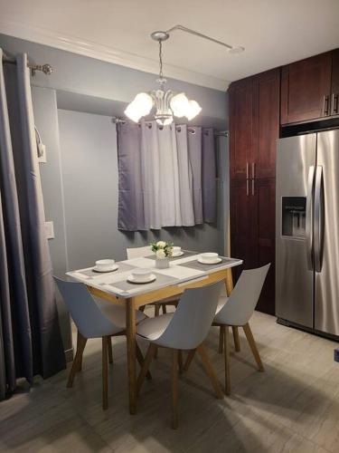 Lovely Condo 2 Bedrooms, 2 bathrooms, free 1 Parking at Waikiki Beach detail