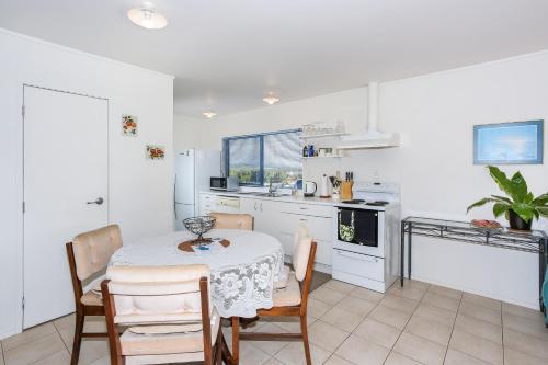 Self Contained Cottage Pukekohe in Tūākau