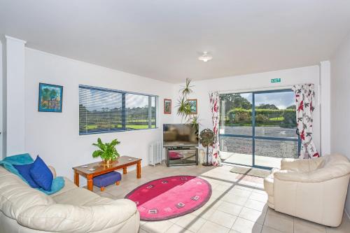 Self Contained Cottage Pukekohe in Tūākau