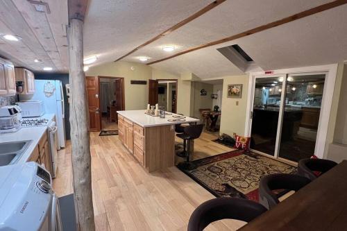 Thorpe On The Water. Creekside Nederland Cabin. thumb 2