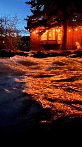 Thorpe On The Water. Creekside Nederland Cabin. thumb 4