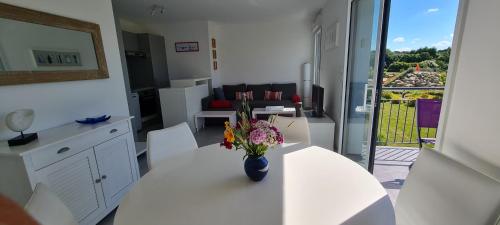 Appartement devant la plage avec piscine - Location saisonnière - Concarneau