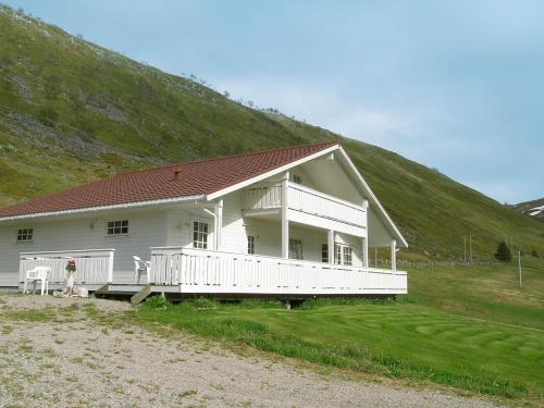 Three-Bedroom Holiday home in Leknes 1 - image 2
