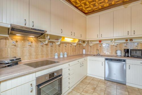 Apartment Viking Rovinj with Sea View - image 3