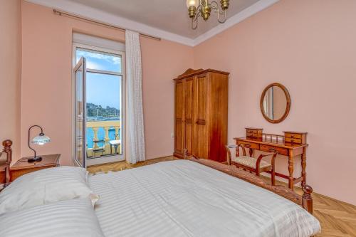 Apartment Viking Rovinj with Sea View - image 14