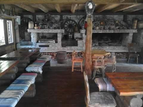 Restorāns, Apartmani Dada Kanjon Grmuša (Apartmani Dada Kanjon Grmusa) in Srbljani