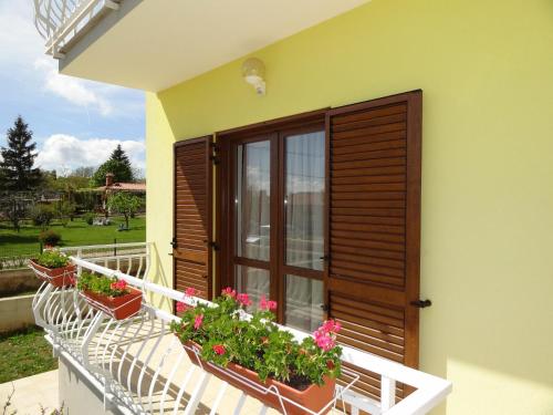 Apartments Mišon (Apartments Mison) in Vinez