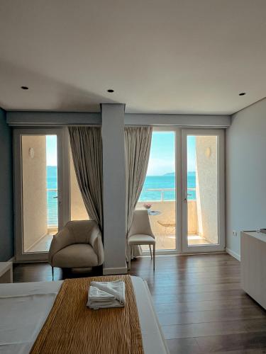 Mini Hotel & Maxi Room - main image
