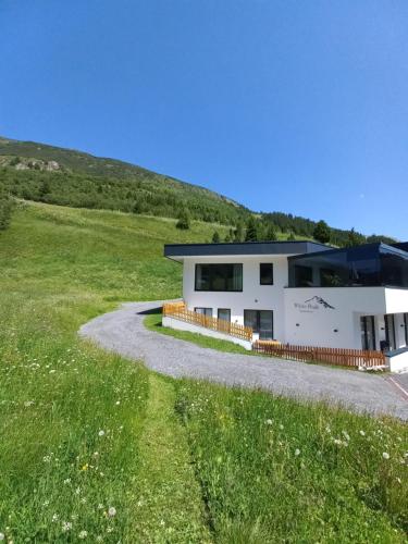 White Peak in Tschafein