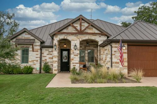 Hill Country Home with Covered Outdoor Patio and Fenced Yard in Horseshoe Bay, Vereinigte Staaten von Amerika