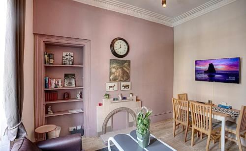 Picture of Stylish Luxury 2-Bed Serviced Apartment In Heart Of West End Sse Hydro Botanic Gardens