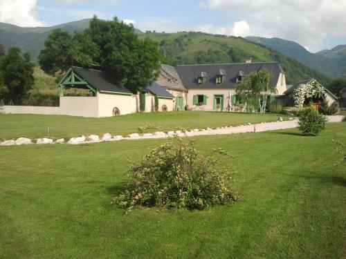 grange rénovée en gîte/maison/chalet - Arreau