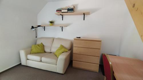 2 twin beds