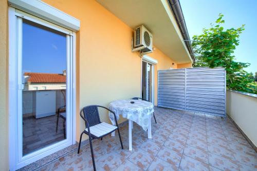 Studio with Balcony image 1