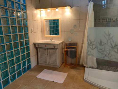 MAS VALLCROSA Chambre suite parentale avec jardin et piscine