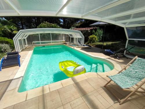 MAS VALLCROSA Chambre suite parentale avec jardin et piscine